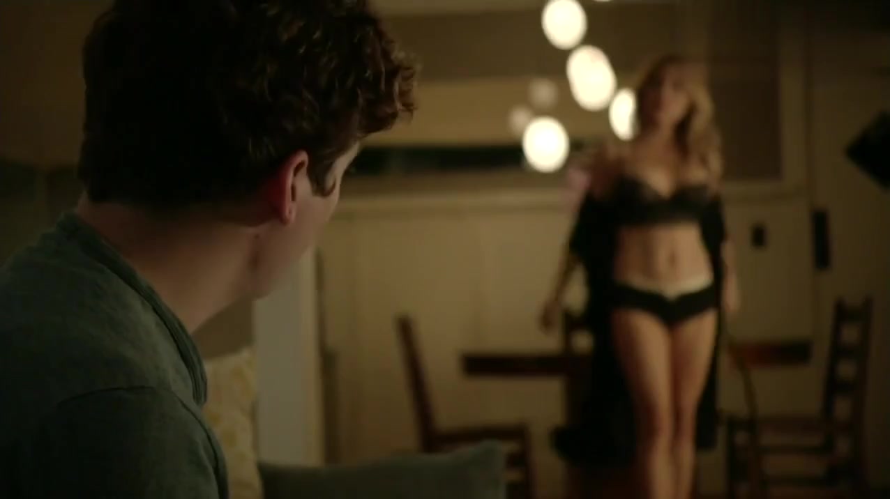 Sasha Alexander in her bra and panties on Shameless - Celebs Roulette Tube