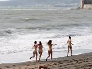 4 girls running nude - Addio al Nubilato 2021