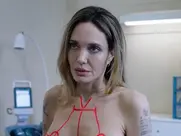 Angelina Jolie - Coutures (2025)