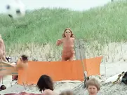 Gerlinde Bolke public nudity scene in mainstream movie Der Baulowe (1980)