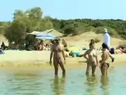 Elli Tringou, Milou Van Groesen - Suntan (2016)