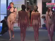 Groland nue -  Fashion Week avec Pénélope Fillon