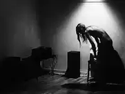 Kate Moran threesome scene from Je Vous Hais Pe es Filles