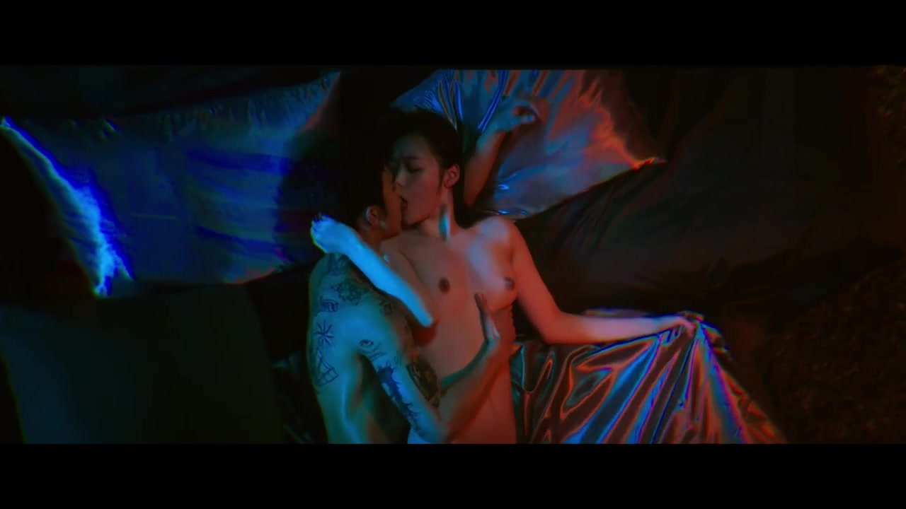 Sulli Choi nude Korean pop star first nude scene in movie Real (2017). 