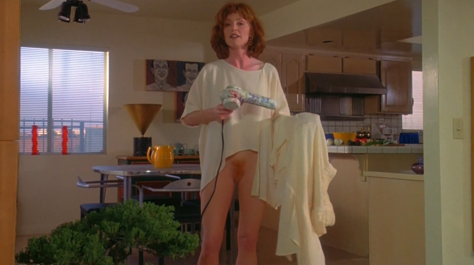 Julianne Moore (33 years) in amazing fully-nude scene from Short Cuts (1993...