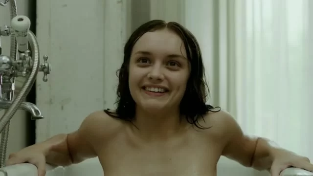 640px x 360px - Olivia Cooke topless in The Quiet Ones - Celebs Roulette Tube