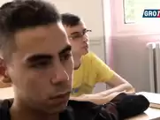 Groland nue - La fin des téléphones portables au lycée