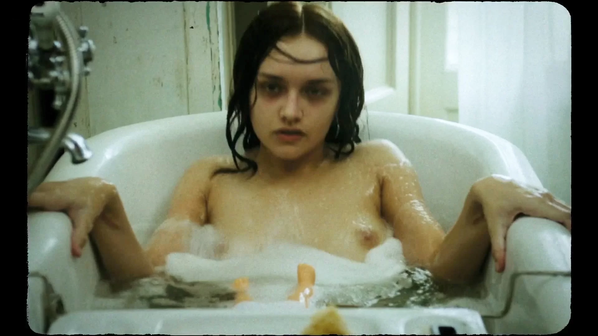 Olivia Cooke - The Quiet Ones (2014) / Embed Player.