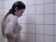 Olga Kurylenko - L'annulaire (2005, slow-mo)
