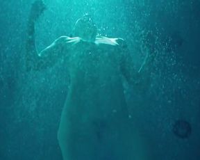 Kathryn Hahn nude in Mrs Fletcher S01E02 (2019)