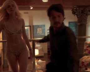 Elle Fanning - A Rainy Day in New York (2019)