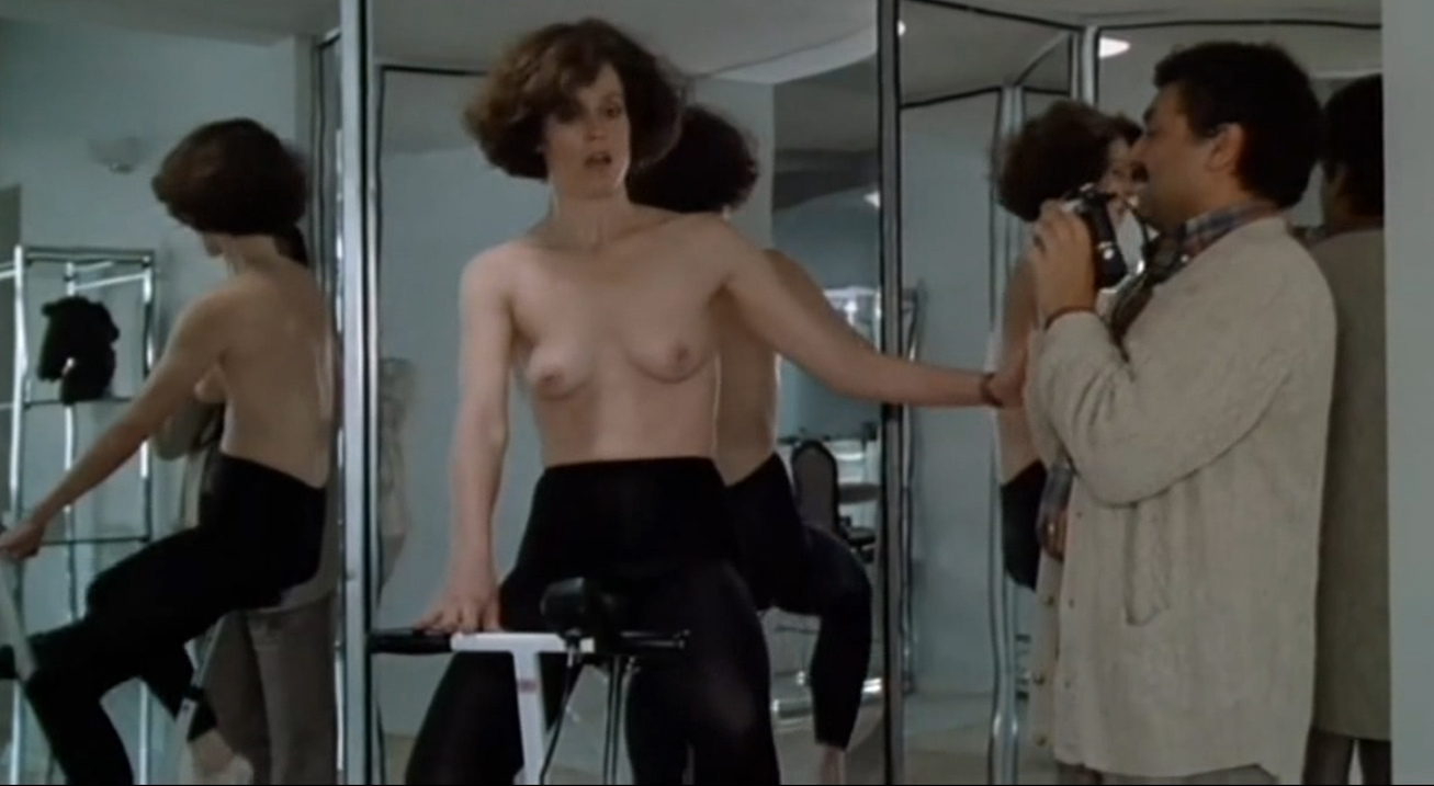 Sigourney weaver in the nude