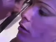 Clara Morgane et Rumika - Scène lesbienne en escaliers