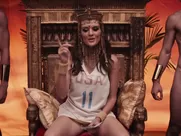 Frankie Shaw, Samara Weaving sexy in SMILF s01e03 (2017)