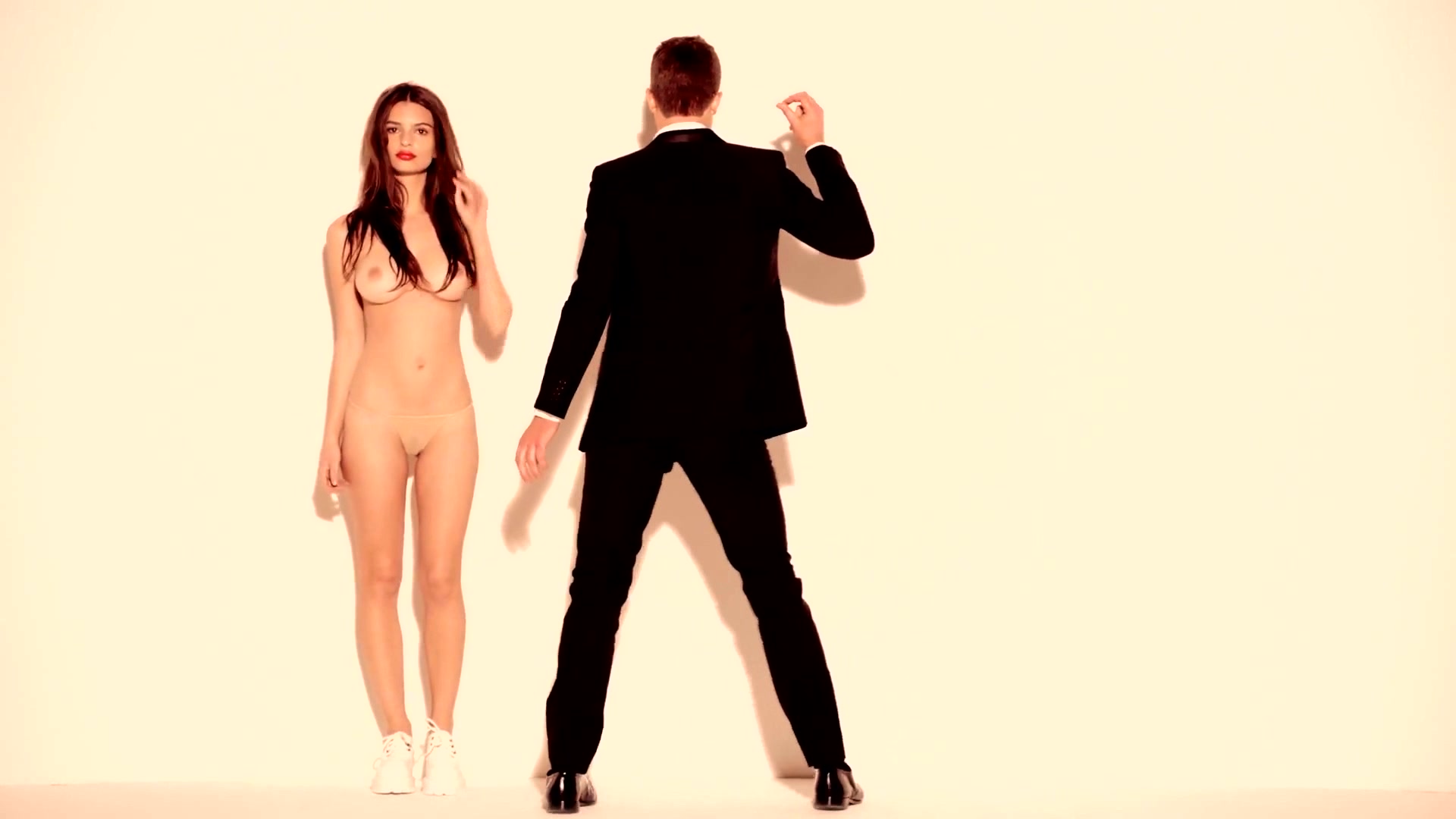Emily Ratajkowski - Blurred lines (Uncensored with Nude Models Version) exp...