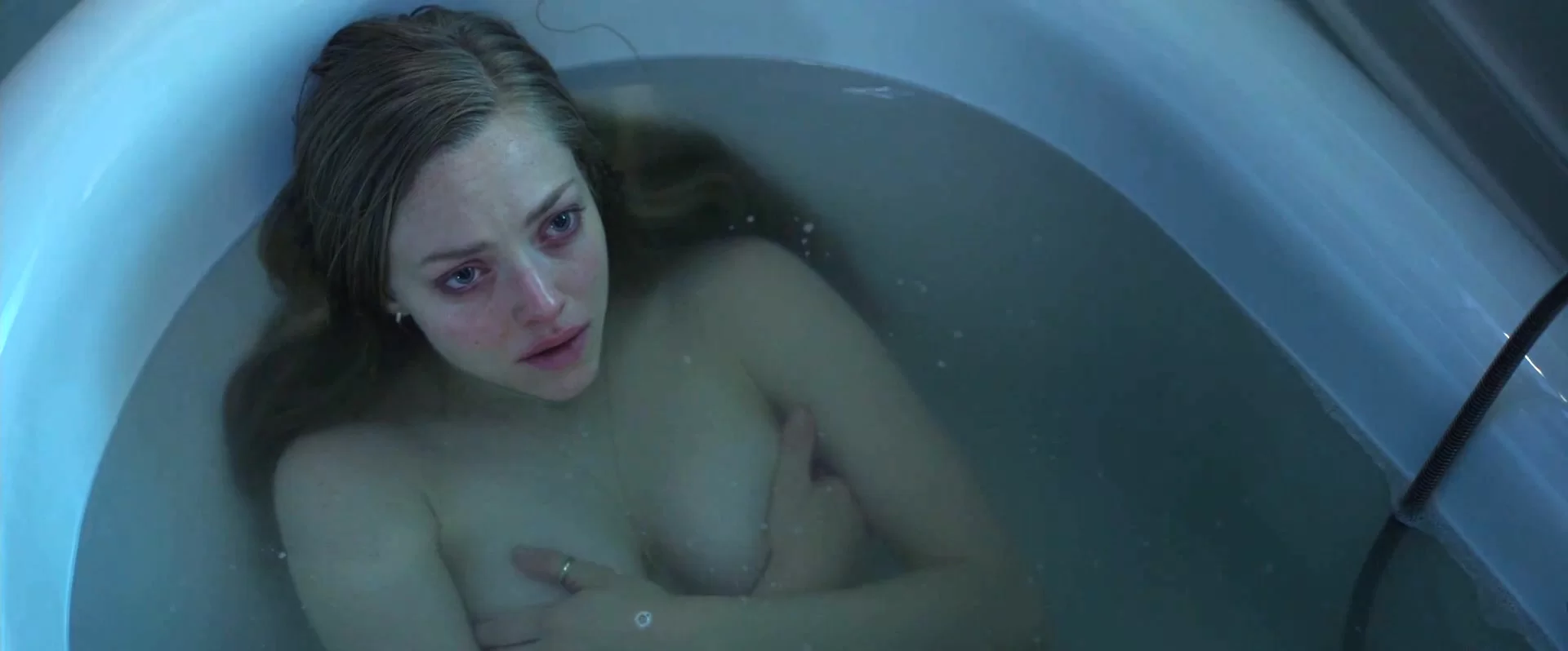 Amanda Seyfried - Fathers and Daughters (2015) - Celebs Roulette Tube