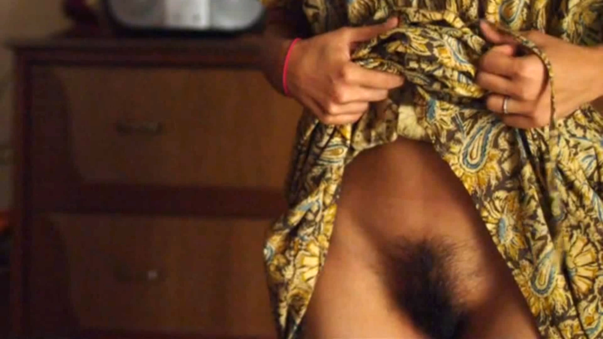 Radhika Apte (30 years) shows bush in nude scene from Madly (2016). 
