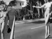 Madonna nude - Hitchhiking